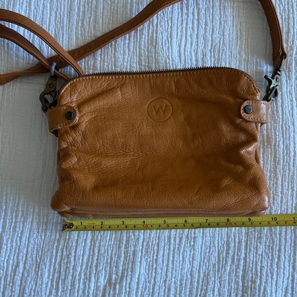 Wanderers Travel Co Tan Leather Crossbody Bag - Picture 9 of 14